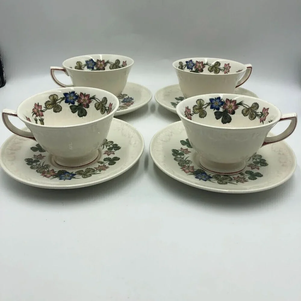 Vintage Pembroke Set of 4 Tea Cups and Saucers Wedgwood Corinthian USA England